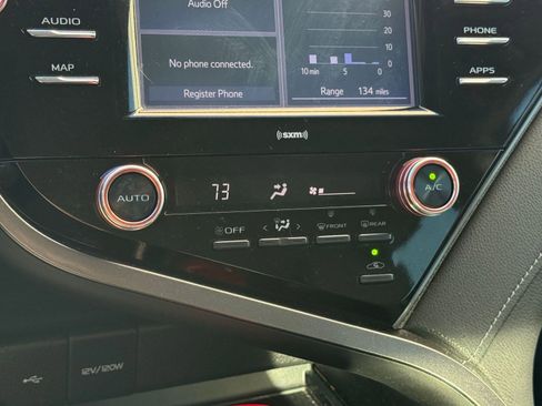 Used 2020 Toyota Camry SE image 17