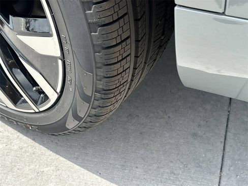 New 2025 Volvo XC90 B6 Plus w/ Protection Package Premier image 10