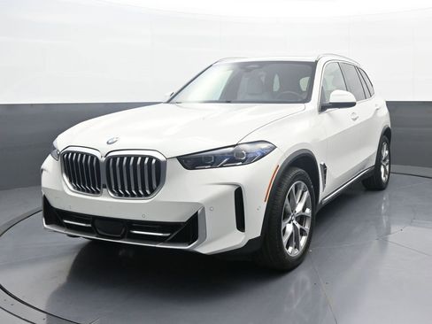 Used 2024 BMW X5 xDrive40i w/ Premium Package image 1