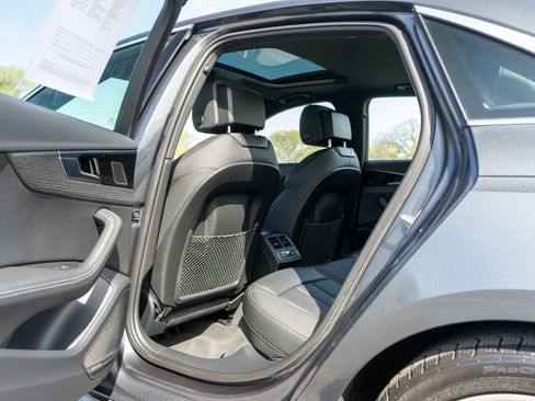 Used 2022 Audi A4 2.0T Premium Plus w/ Premium Plus Package AWD/4WD image 29