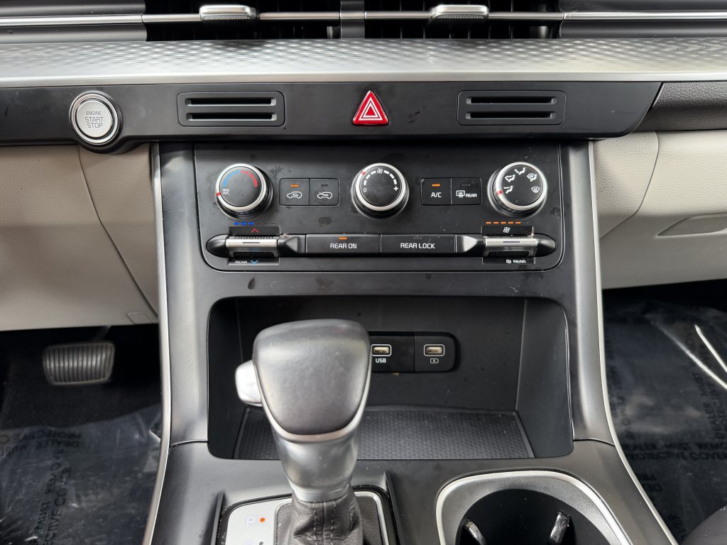Used 2024 Kia Carnival LX FWD image 26