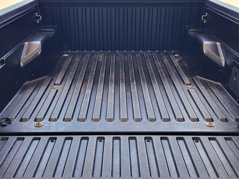 Used 2021 Toyota Tacoma SR5 RWD image 10