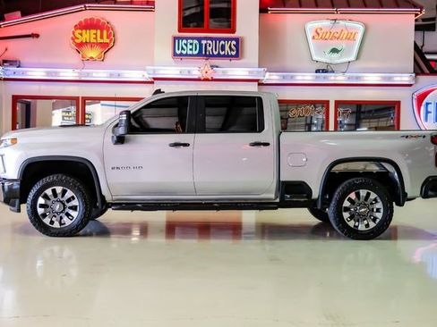 Used 2022 Chevrolet Silverado 2500 Custom w/ Custom Value Package image 12
