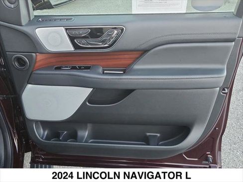 Used 2024 Lincoln Navigator L Reserve AWD/4WD image 32