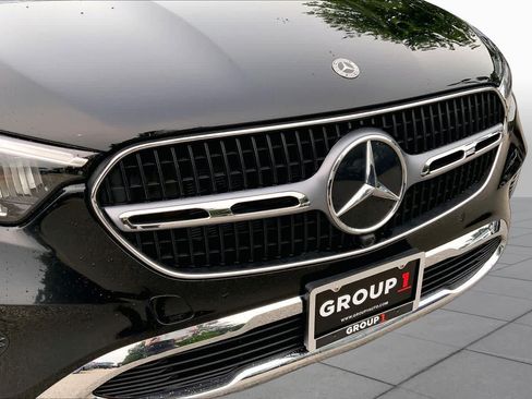 Used 2025 Mercedes-Benz GLC 350e 4MATIC image 30