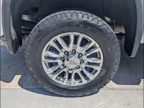 Used 2020 Chevrolet Silverado 2500 High Country w/ Technology Package AWD/4WD image 19