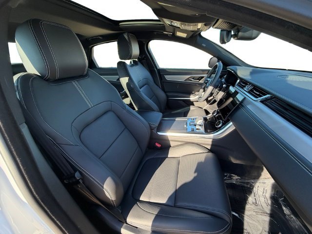 Used 2024 Jaguar XF R-Dynamic SE AWD/4WD image 16