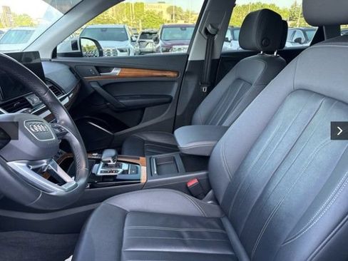 Used 2022 Audi Q5 2.0T Premium w/ Convenience Package AWD/4WD image 3