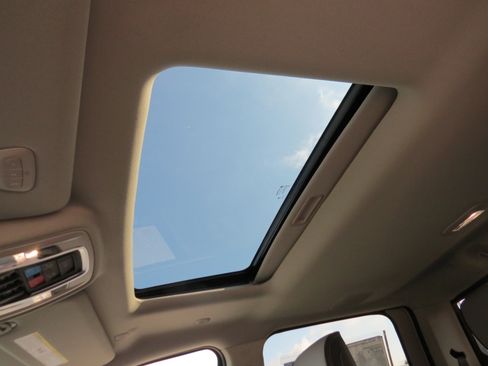 New 2025 RAM 2500 Laramie image 24