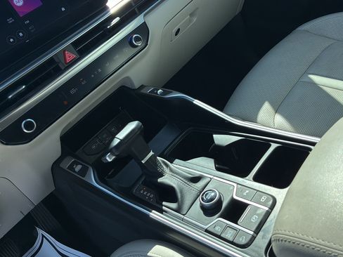 Used 2025 Kia Sorento S FWD image 33