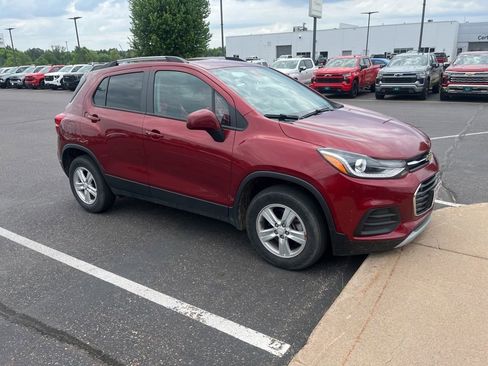 Used 2022 Chevrolet Trax LT w/ LT Convenience Package AWD/4WD image 1