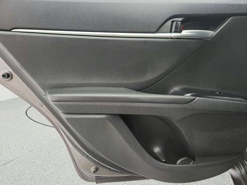 Used 2018 Toyota Camry SE FWD image 21