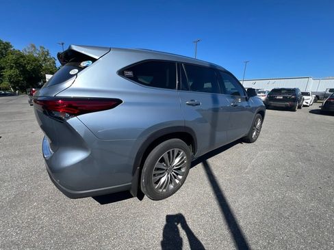 Used 2022 Toyota Highlander Platinum AWD/4WD image 5