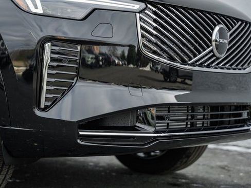 Certified 2025 Volvo XC90 T8 Core w/ Climate Package image 13