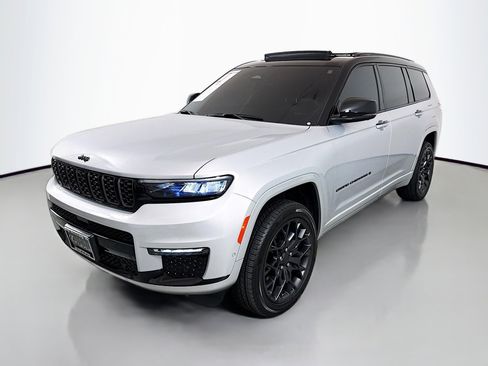 Used 2024 Jeep Grand Cherokee L Summit w/ High Altitude Package image 3