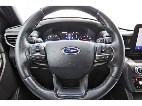 Used 2020 Ford Explorer XLT w/ Equipment Group 202A image 9