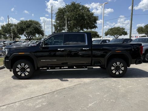 Used 2024 GMC Sierra 2500 Denali AWD/4WD image 8
