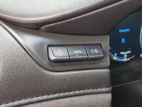 Used 2019 Cadillac Escalade Premium Luxury w/ Escalade Sport Edition image 15