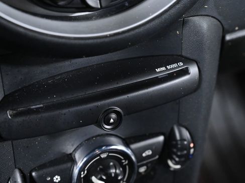 Used 2011 MINI Cooper Hardtop image 16