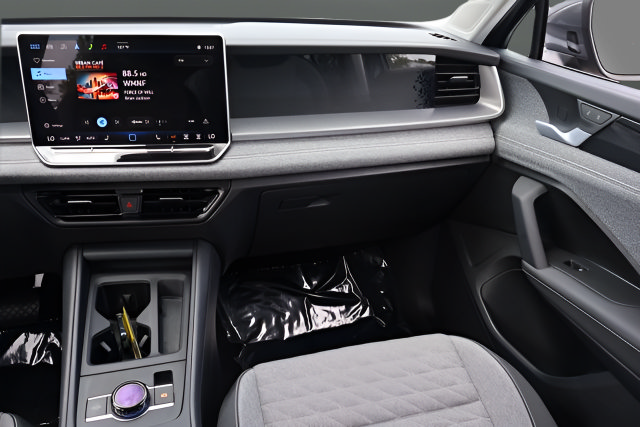Certified 2025 Volkswagen Tiguan S AWD/4WD image 17