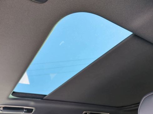 New 2025 Land Rover Range Rover SE image 18