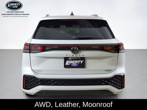Used 2025 Volkswagen Tiguan SEL R-Line image 4