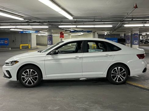 Used 2026 Volkswagen Jetta Sport FWD image 29