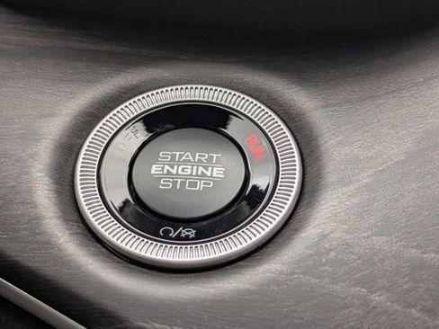 New 2025 Jeep Grand Cherokee Limited w/ Black Appearance Package image 24