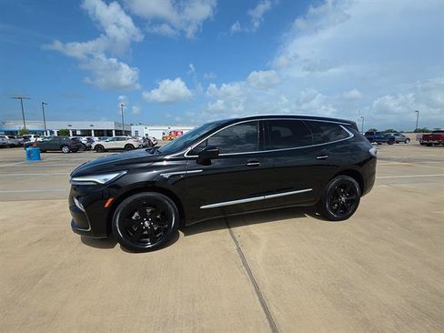 Used 2023 Buick Enclave Essence FWD image 3