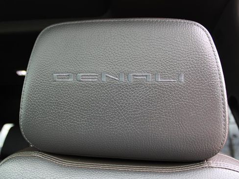 Used 2020 GMC Sierra 3500 Denali w/ Denali Ultimate Package image 18