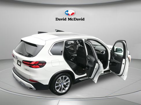 Used 2025 BMW X5 xDrive50e AWD/4WD image 48