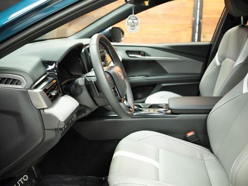 Used 2025 Toyota Camry SE image 7