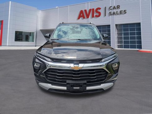 Used 2025 Chevrolet TrailBlazer LT AWD/4WD image 2