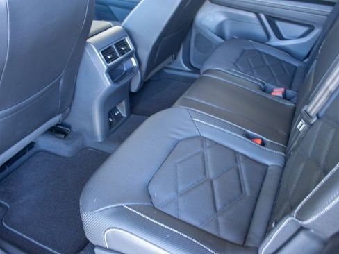 Used 2024 Volkswagen Atlas Cross Sport SE image 21