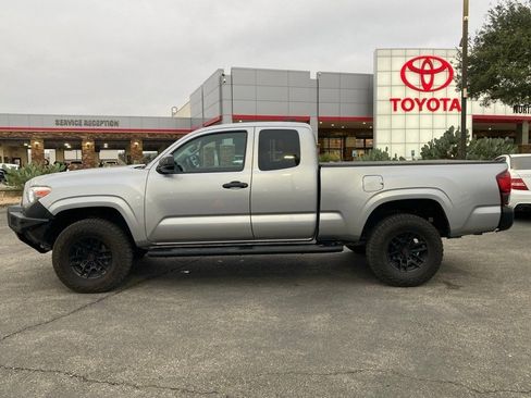 Used 2020 Toyota Tacoma SR image 8