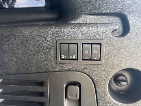 Used 2018 Chevrolet Suburban Premier AWD/4WD image 36