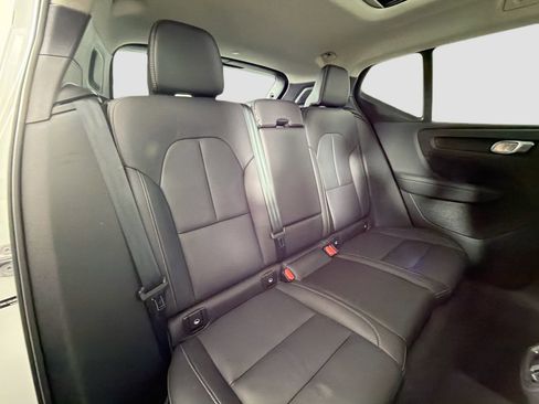 Certified 2025 Volvo XC40 B5 Core image 27