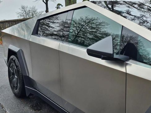 Used 2025 Tesla Cybertruck AWD Crew Cab image 22