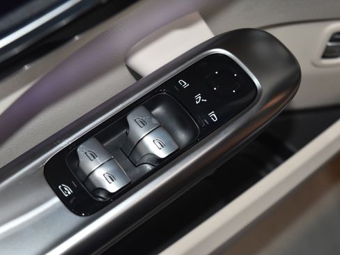 New 2026 Mercedes-Benz C 300 4MATIC Sedan image 5