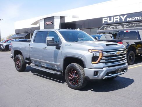 Used 2024 Chevrolet Silverado 3500 High Country w/ High Country Premium Package AWD/4WD image 2