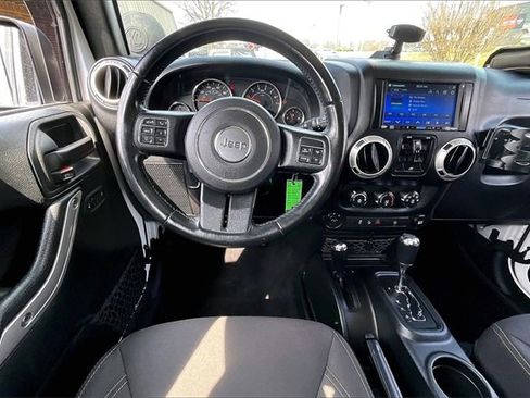 Used 2018 Jeep Wrangler Unlimited Sahara w/ Connectivity Group image 8