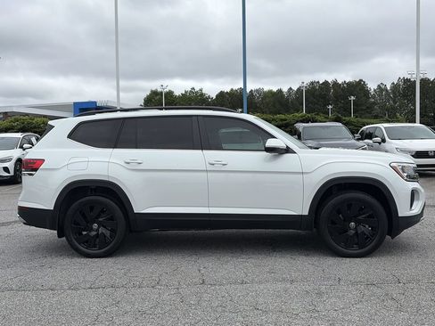 Certified 2026 Volkswagen Atlas SE FWD image 8