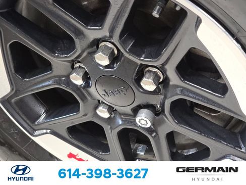 Used 2022 Jeep Wrangler Unlimited Rubicon w/ Cold Weather Group AWD/4WD image 13