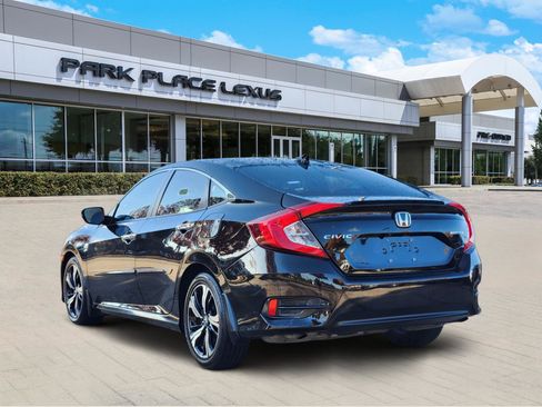 Used 2017 Honda Civic Touring image 4