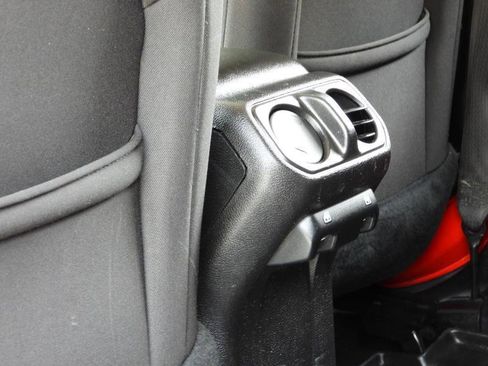 Used 2019 Jeep Wrangler Unlimited Sport S image 34