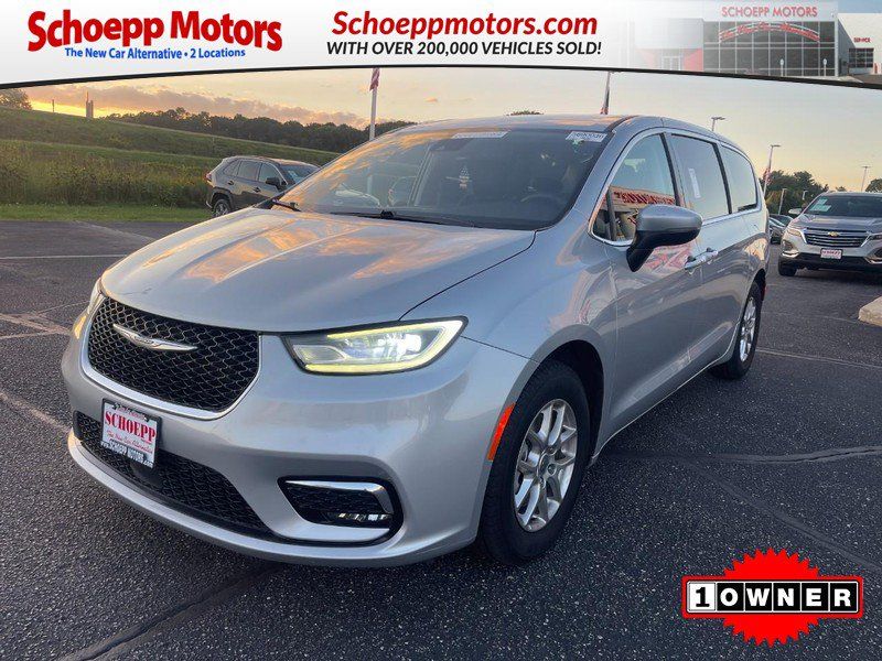 Used 2023 Chrysler Pacifica Touring-L FWD image 1