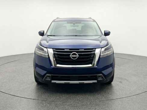 Used 2025 Nissan Pathfinder SV FWD image 2