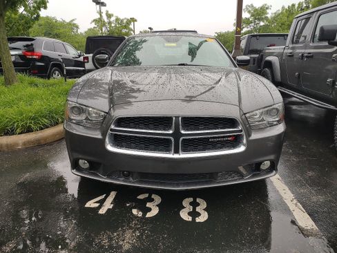 Used 2013 Dodge Charger R/T RWD image 2