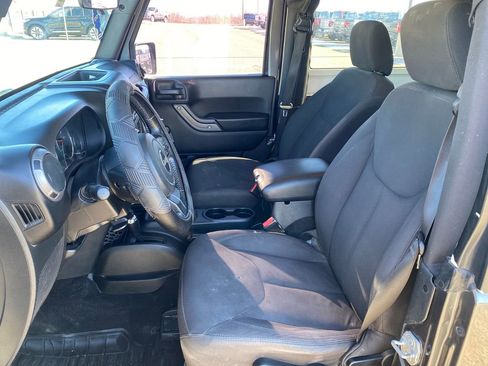 Used 2018 Jeep Wrangler Sport AWD/4WD image 11