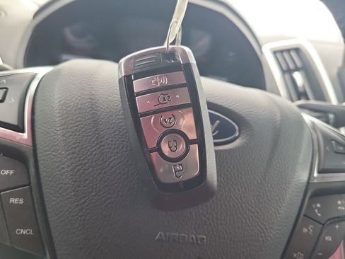 Certified 2024 Ford Edge Titanium image 31